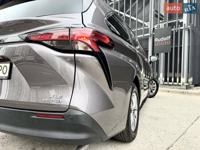 Серый Тойота Сиенна, объемом двигателя 2.5 л и пробегом 9 тыс. км за 47000 $, фото 30 на Automoto.ua