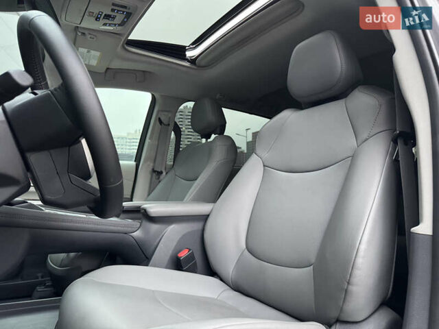 Серый Тойота Сиенна, объемом двигателя 2.5 л и пробегом 9 тыс. км за 47000 $, фото 32 на Automoto.ua