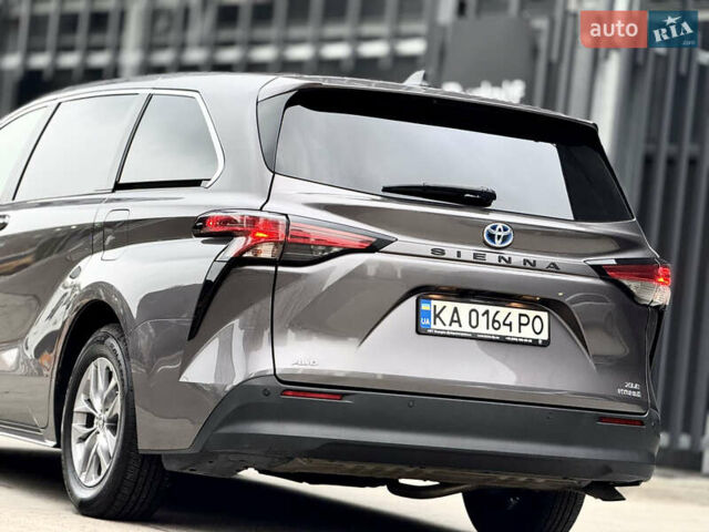Серый Тойота Сиенна, объемом двигателя 2.5 л и пробегом 9 тыс. км за 47000 $, фото 15 на Automoto.ua