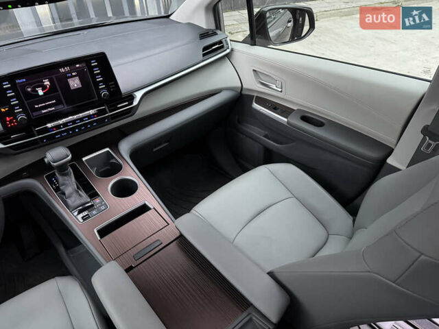 Серый Тойота Сиенна, объемом двигателя 2.5 л и пробегом 9 тыс. км за 47000 $, фото 56 на Automoto.ua