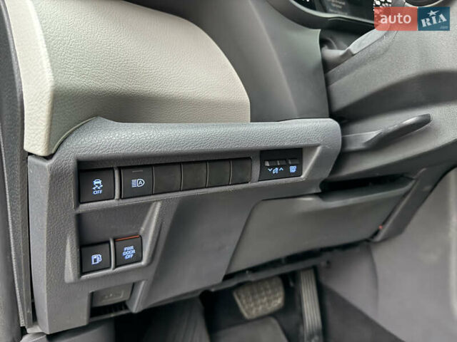 Серый Тойота Сиенна, объемом двигателя 2.5 л и пробегом 9 тыс. км за 47000 $, фото 34 на Automoto.ua