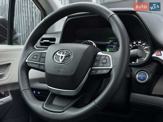 Серый Тойота Сиенна, объемом двигателя 2.5 л и пробегом 9 тыс. км за 47000 $, фото 73 на Automoto.ua