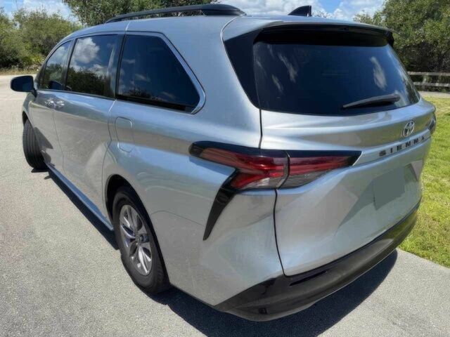 Серый Тойота Сиенна, объемом двигателя 2.5 л и пробегом 11 тыс. км за 7000 $, фото 5 на Automoto.ua