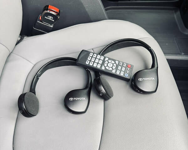 Серый Тойота Сиенна, объемом двигателя 2.49 л и пробегом 43 тыс. км за 39500 $, фото 13 на Automoto.ua