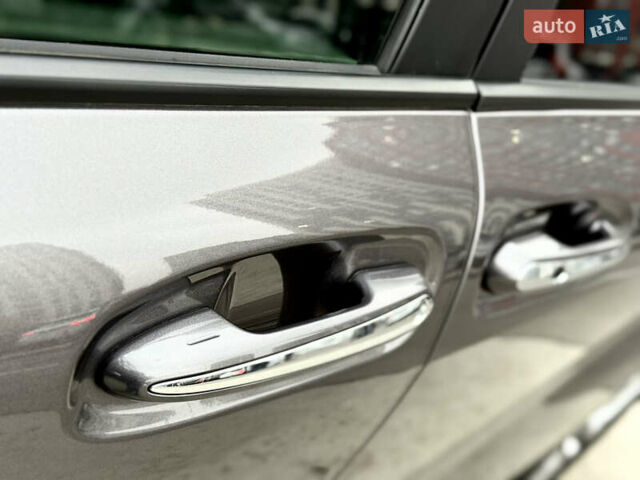 Серый Тойота Сиенна, объемом двигателя 2.5 л и пробегом 9 тыс. км за 47000 $, фото 41 на Automoto.ua