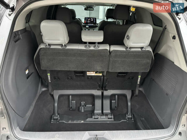 Серый Тойота Сиенна, объемом двигателя 2.5 л и пробегом 9 тыс. км за 47000 $, фото 50 на Automoto.ua