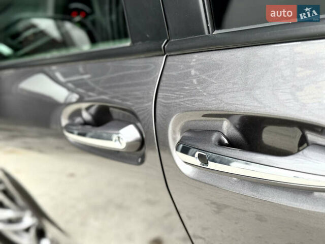 Серый Тойота Сиенна, объемом двигателя 2.5 л и пробегом 9 тыс. км за 47000 $, фото 20 на Automoto.ua