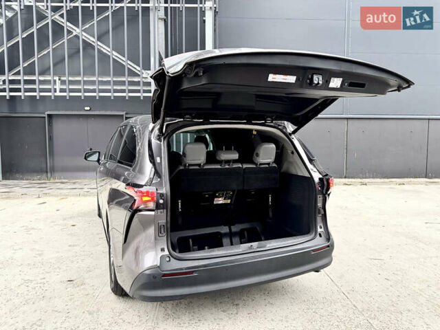 Серый Тойота Сиенна, объемом двигателя 2.5 л и пробегом 9 тыс. км за 47000 $, фото 48 на Automoto.ua