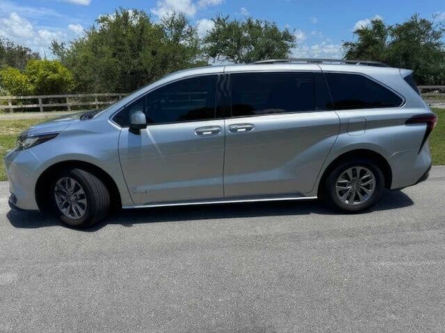 Серый Тойота Сиенна, объемом двигателя 2.5 л и пробегом 11 тыс. км за 7000 $, фото 4 на Automoto.ua