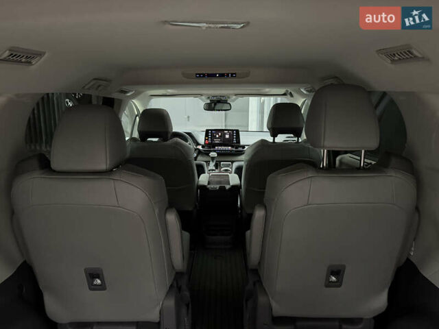 Серый Тойота Сиенна, объемом двигателя 2.5 л и пробегом 9 тыс. км за 47000 $, фото 52 на Automoto.ua