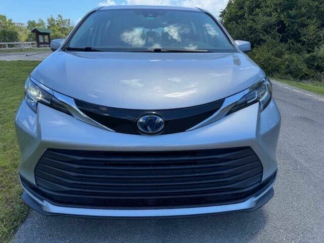 Серый Тойота Сиенна, объемом двигателя 2.5 л и пробегом 11 тыс. км за 7000 $, фото 1 на Automoto.ua