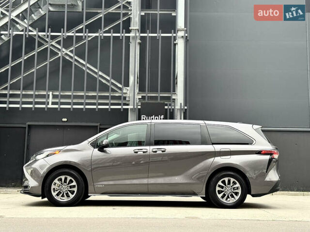 Серый Тойота Сиенна, объемом двигателя 2.5 л и пробегом 9 тыс. км за 47000 $, фото 11 на Automoto.ua