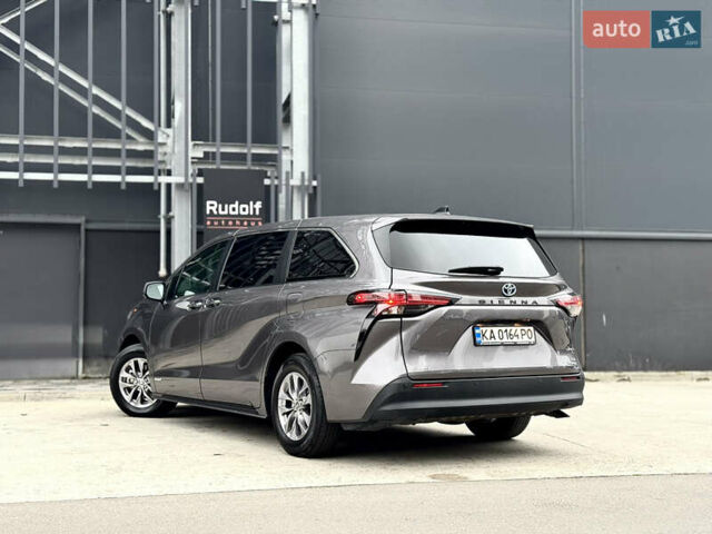 Серый Тойота Сиенна, объемом двигателя 2.5 л и пробегом 9 тыс. км за 47000 $, фото 10 на Automoto.ua