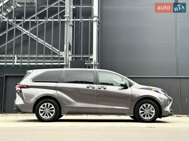 Серый Тойота Сиенна, объемом двигателя 2.5 л и пробегом 9 тыс. км за 47000 $, фото 6 на Automoto.ua