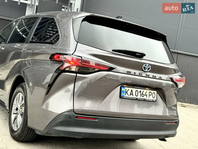 Серый Тойота Сиенна, объемом двигателя 2.5 л и пробегом 9 тыс. км за 47000 $, фото 18 на Automoto.ua