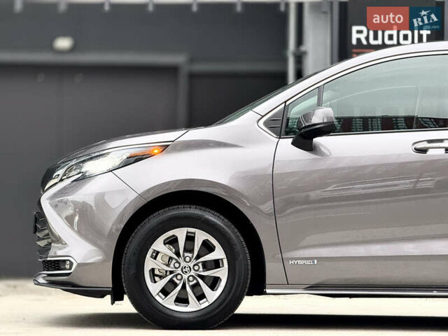 Серый Тойота Сиенна, объемом двигателя 2.5 л и пробегом 9 тыс. км за 47000 $, фото 13 на Automoto.ua