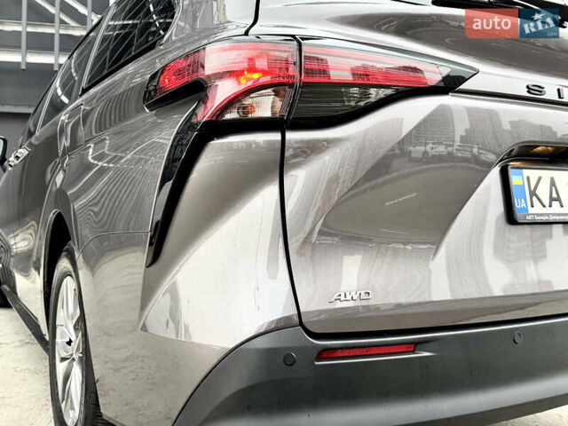 Серый Тойота Сиенна, объемом двигателя 2.5 л и пробегом 9 тыс. км за 47000 $, фото 29 на Automoto.ua