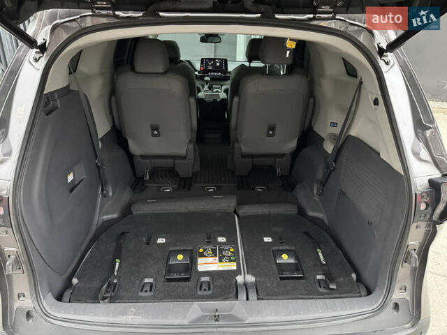 Серый Тойота Сиенна, объемом двигателя 2.5 л и пробегом 9 тыс. км за 47000 $, фото 51 на Automoto.ua
