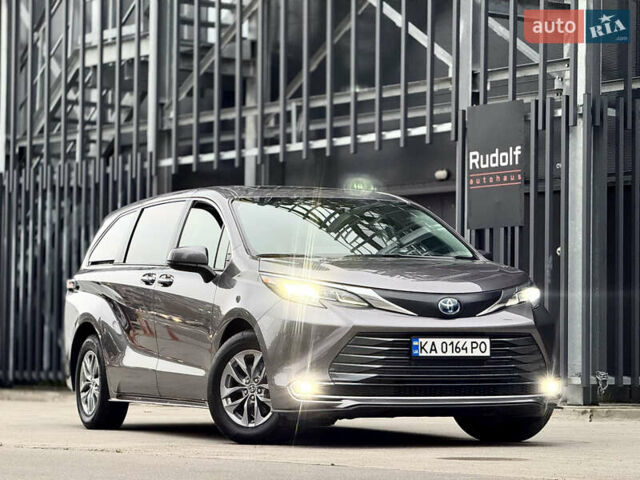 Серый Тойота Сиенна, объемом двигателя 2.5 л и пробегом 9 тыс. км за 47000 $, фото 5 на Automoto.ua