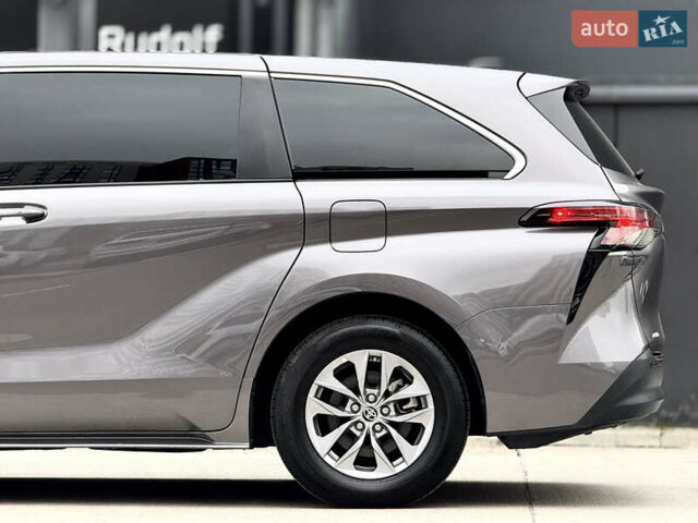 Серый Тойота Сиенна, объемом двигателя 2.5 л и пробегом 9 тыс. км за 47000 $, фото 12 на Automoto.ua