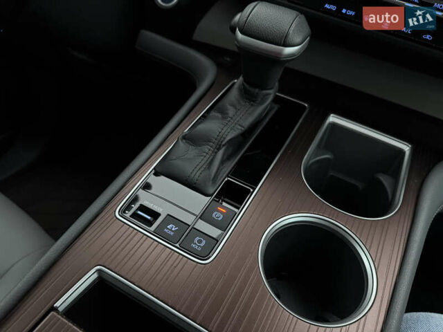 Серый Тойота Сиенна, объемом двигателя 2.5 л и пробегом 9 тыс. км за 47000 $, фото 78 на Automoto.ua