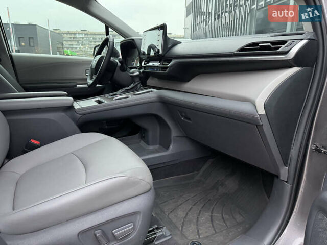 Серый Тойота Сиенна, объемом двигателя 2.5 л и пробегом 9 тыс. км за 47000 $, фото 61 на Automoto.ua