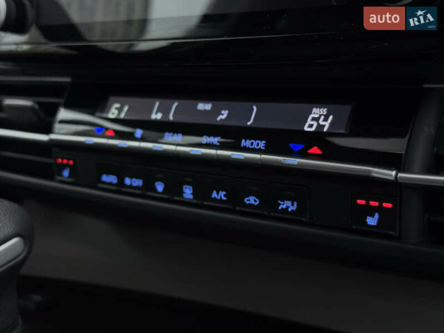 Серый Тойота Сиенна, объемом двигателя 2.5 л и пробегом 9 тыс. км за 47000 $, фото 72 на Automoto.ua