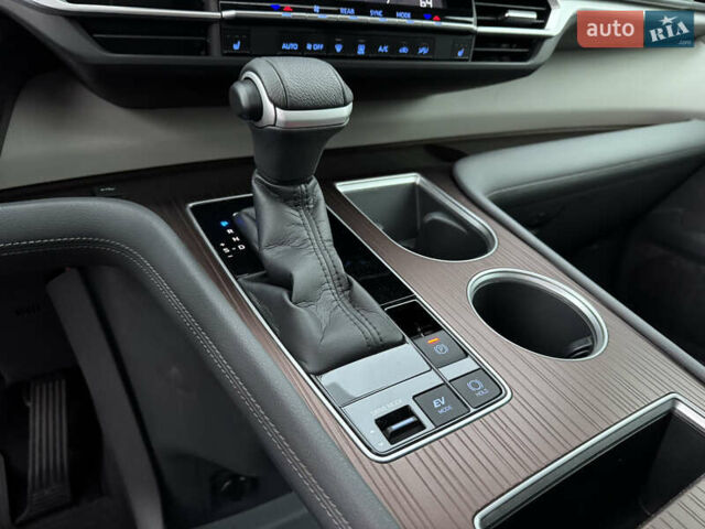 Серый Тойота Сиенна, объемом двигателя 2.5 л и пробегом 9 тыс. км за 47000 $, фото 37 на Automoto.ua