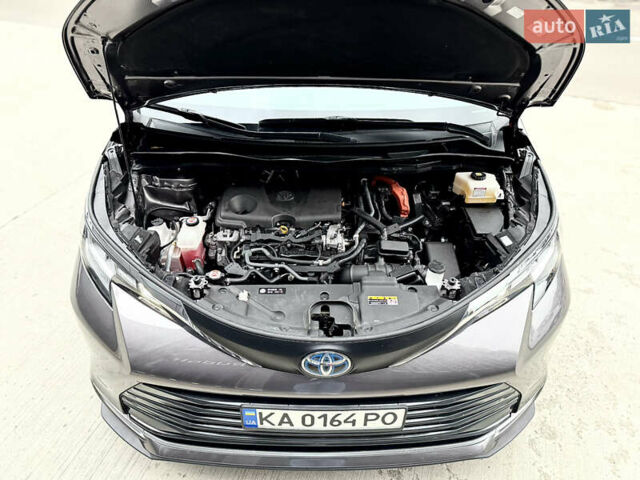 Серый Тойота Сиенна, объемом двигателя 2.5 л и пробегом 9 тыс. км за 47000 $, фото 80 на Automoto.ua