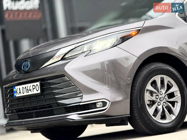 Серый Тойота Сиенна, объемом двигателя 2.5 л и пробегом 9 тыс. км за 47000 $, фото 17 на Automoto.ua