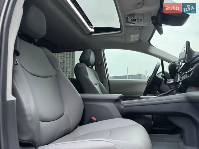 Серый Тойота Сиенна, объемом двигателя 2.5 л и пробегом 9 тыс. км за 47000 $, фото 63 на Automoto.ua