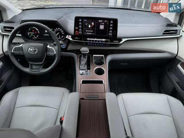 Серый Тойота Сиенна, объемом двигателя 2.5 л и пробегом 9 тыс. км за 47000 $, фото 54 на Automoto.ua