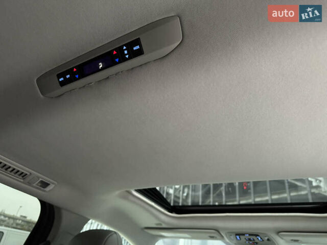 Серый Тойота Сиенна, объемом двигателя 2.5 л и пробегом 9 тыс. км за 47000 $, фото 60 на Automoto.ua