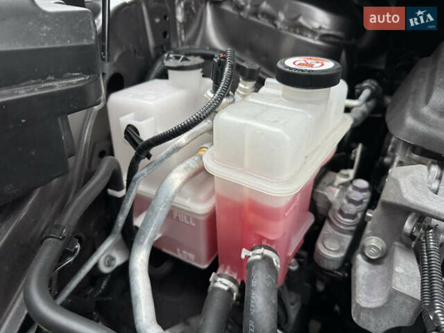 Серый Тойота Сиенна, объемом двигателя 2.5 л и пробегом 9 тыс. км за 47000 $, фото 83 на Automoto.ua