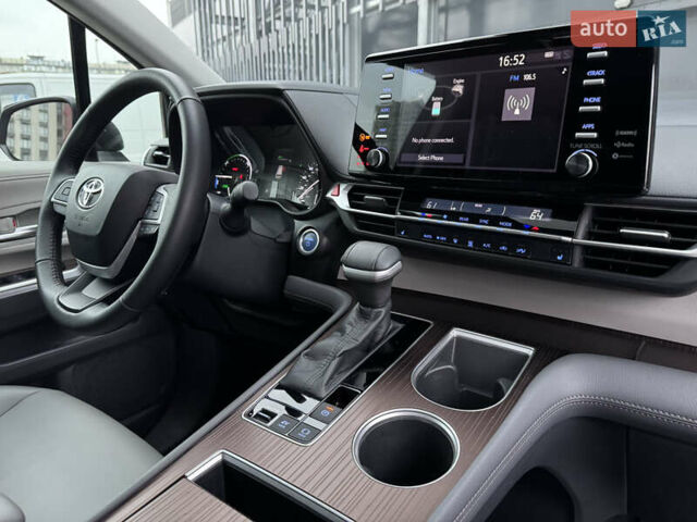 Серый Тойота Сиенна, объемом двигателя 2.5 л и пробегом 9 тыс. км за 47000 $, фото 65 на Automoto.ua