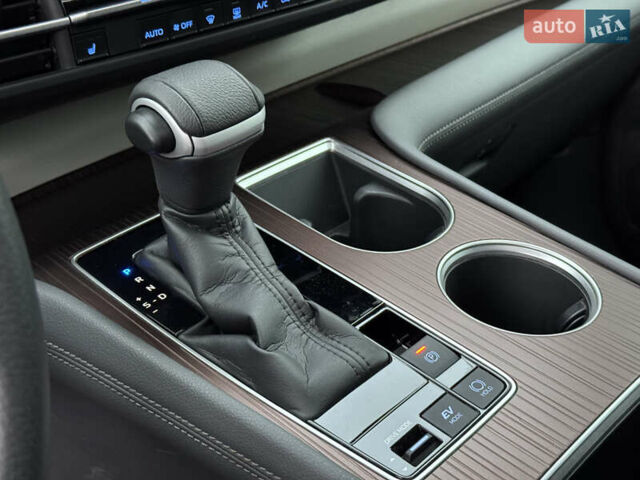 Серый Тойота Сиенна, объемом двигателя 2.5 л и пробегом 9 тыс. км за 47000 $, фото 4 на Automoto.ua