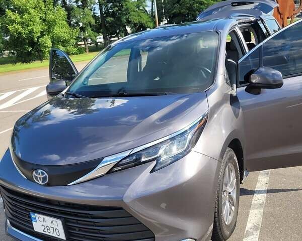 Серый Тойота Сиенна, объемом двигателя 2.49 л и пробегом 73 тыс. км за 45000 $, фото 80 на Automoto.ua