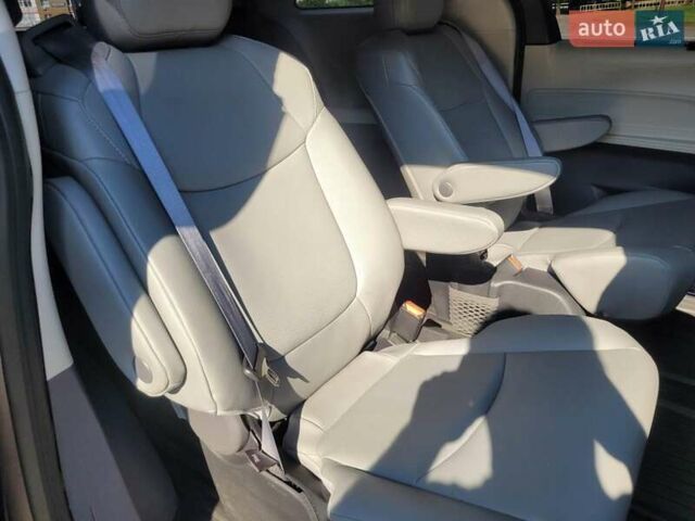 Серый Тойота Сиенна, объемом двигателя 2.49 л и пробегом 73 тыс. км за 45000 $, фото 33 на Automoto.ua