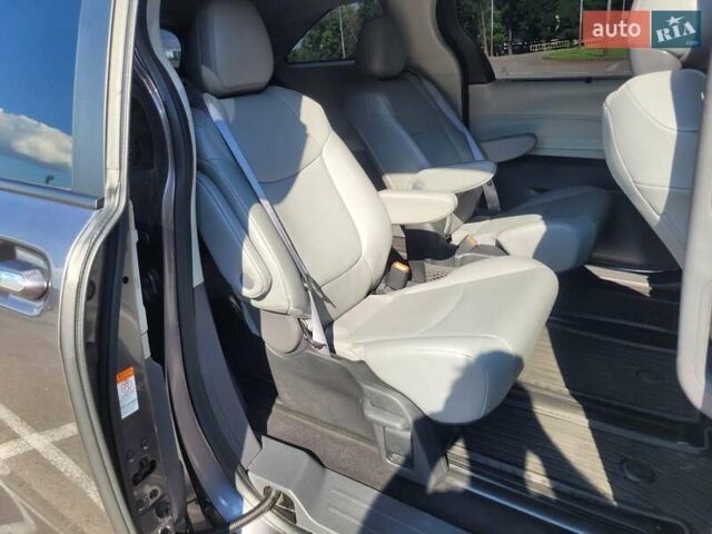 Серый Тойота Сиенна, объемом двигателя 2.49 л и пробегом 73 тыс. км за 45000 $, фото 32 на Automoto.ua