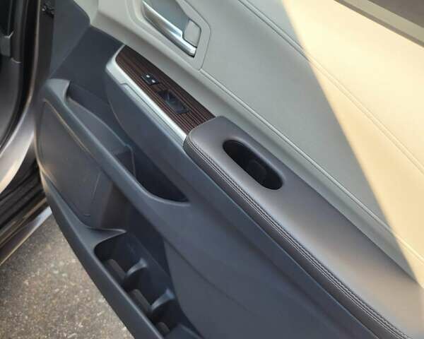 Серый Тойота Сиенна, объемом двигателя 2.49 л и пробегом 73 тыс. км за 45000 $, фото 68 на Automoto.ua