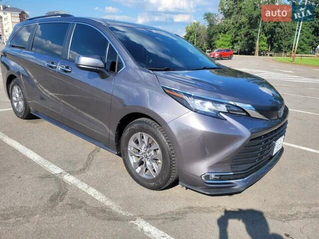 Серый Тойота Сиенна, объемом двигателя 2.49 л и пробегом 73 тыс. км за 45000 $, фото 4 на Automoto.ua