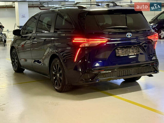 Серый Тойота Сиенна, объемом двигателя 2.5 л и пробегом 53 тыс. км за 46500 $, фото 2 на Automoto.ua