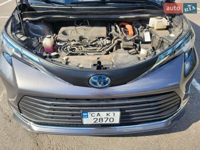 Серый Тойота Сиенна, объемом двигателя 2.49 л и пробегом 73 тыс. км за 45000 $, фото 23 на Automoto.ua