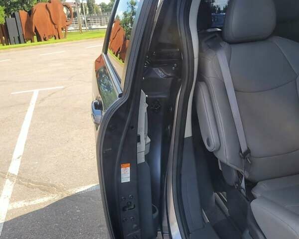 Серый Тойота Сиенна, объемом двигателя 2.49 л и пробегом 73 тыс. км за 45000 $, фото 70 на Automoto.ua