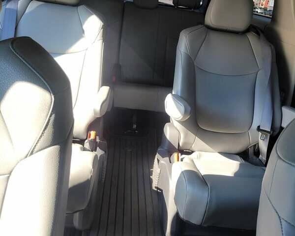 Серый Тойота Сиенна, объемом двигателя 2.49 л и пробегом 73 тыс. км за 45000 $, фото 35 на Automoto.ua