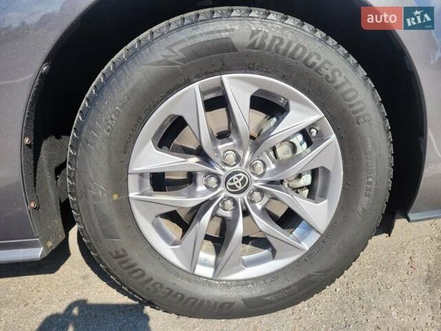 Серый Тойота Сиенна, объемом двигателя 2.49 л и пробегом 73 тыс. км за 45000 $, фото 16 на Automoto.ua