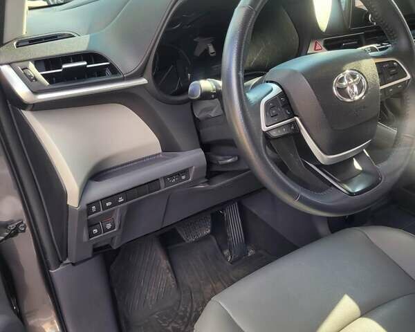 Серый Тойота Сиенна, объемом двигателя 2.49 л и пробегом 73 тыс. км за 45000 $, фото 39 на Automoto.ua