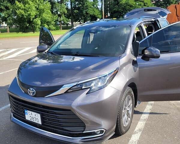 Серый Тойота Сиенна, объемом двигателя 2.49 л и пробегом 73 тыс. км за 45000 $, фото 76 на Automoto.ua