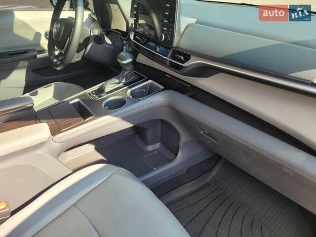 Серый Тойота Сиенна, объемом двигателя 2.49 л и пробегом 73 тыс. км за 45000 $, фото 26 на Automoto.ua