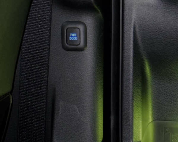 Серый Тойота Сиенна, объемом двигателя 2.5 л и пробегом 53 тыс. км за 46500 $, фото 43 на Automoto.ua